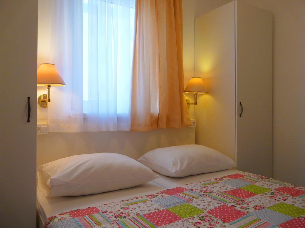 Apartment Luna Drvenik  Rum bild